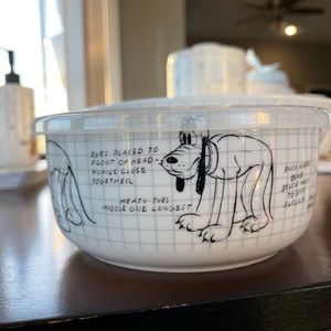 Sketchbook Pluto bowl with vented lid.